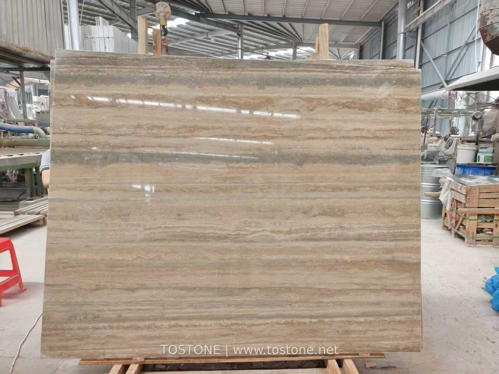 italian-silver-travertine-vein-cut-slab-01-tostone Italian Silver Travertine slab with warm beige and silver-grey horizontal bands